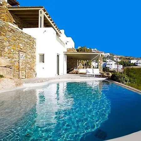 Agia Anna Sleeps 13 With Pool And Air Con 别墅