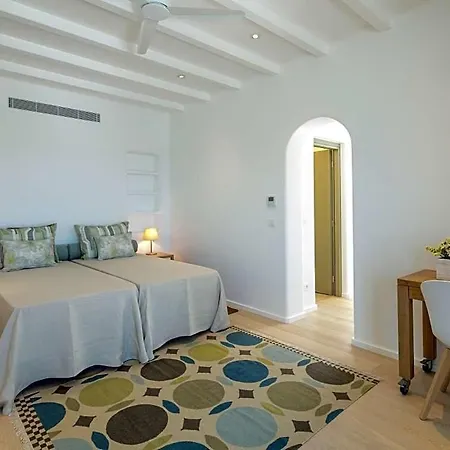 Agia Anna Sleeps 13 With Pool And Air Con